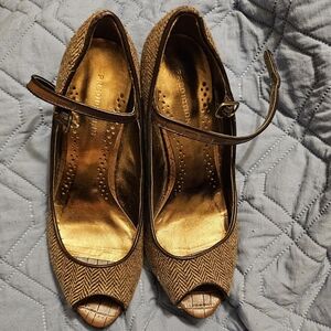 Predictions Brown Tweed Pumps